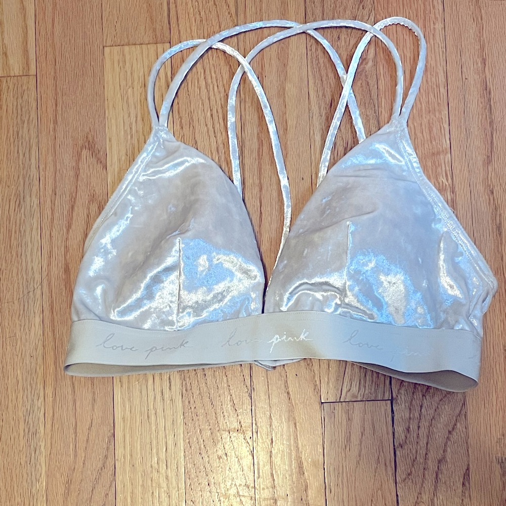 NWT Victoria’s Secret bra in Ivory size M-DD